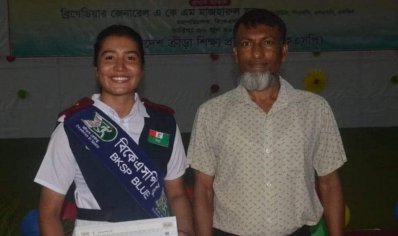 দিয়া সিদ্দিকী (বামে)
