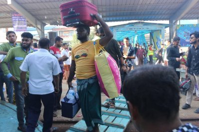 সদরঘাটে ঘরমুখো মানুষের ঢল (ফটো স্টোরি)