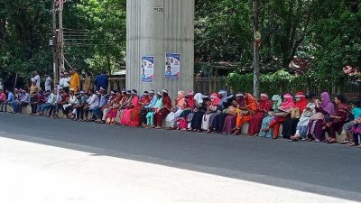 অনশনরতরা