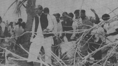 দুর্গত এলাকা পরিদর্শন করেন বঙ্গবন্ধু শেখ মুজিবুর রহমান