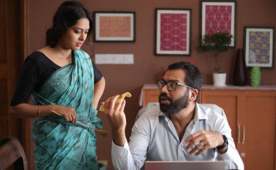 একটি দৃশ্যে সায়রা ও ইরেশ