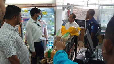 বেশি দামে আলু-ডিম বিক্রি করায় ৩ দোকানিকে জরিমানা