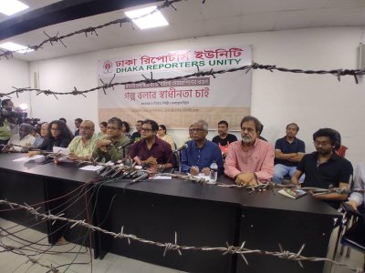 নির্মাতা, শিল্পী ও কলাকুশলীদের সংবাদ সম্মেলন (ছবি: সাজ্জাদ হোসেন)