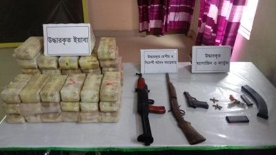 চার লাখ ১০ হাজার ইয়াবা ও বিদেশি রাইফেল-পিস্তল উদ্ধার