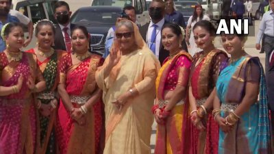 দিল্লিতে প্রধানমন্ত্রীকে লাল গালিচা অভ্যর্থনা