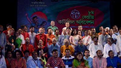 নতুন কমিটির সদস্যদের একাংশ