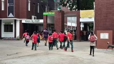 আঁকা-গানে মুখর শিশু একাডেমি
