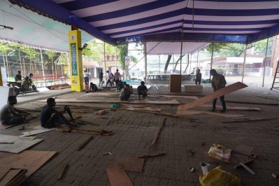 ঢাকেশ্বরী মন্দিরের পূজামণ্ডপের প্রস্তুতি