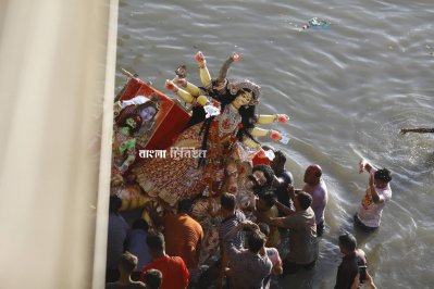 প্রতিমা বিসর্জনের মধ্য দিয়ে কৈলাসে দেবী দুর্গা