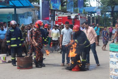ভূমিকম্প ও অগ্নিকাণ্ডে সচেতনতা বৃদ্ধির মহড়া
