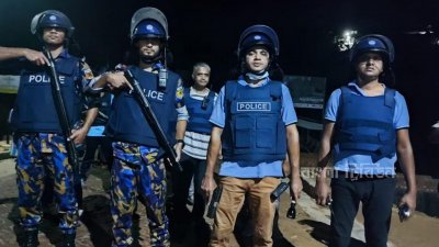 ক্যাম্পে দায়িত্ব পালন করছে আইনশৃঙ্খলা রক্ষাকারী বাহিনী