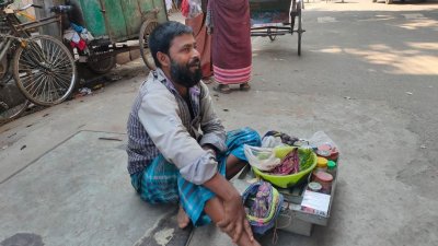 খরচ বাড়ায় দুপুরে খাওয়ার আগ্রহ কমছে শ্রমজীবী মানুষের