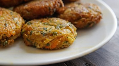 বাসি ভাত দিয়ে মজার পাকোড়া
