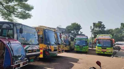 সকাল ৬টা থেকে কোনও বাস গন্তব্যে ছেড়ে যায়নি