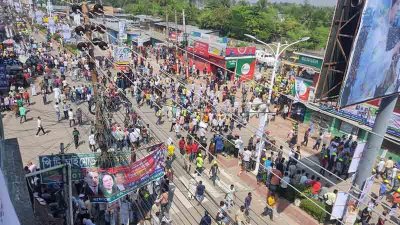 মাবেশস্থলের প্রায় আধা কিলোমিটার এলাকাজুড়ে অবস্থান করছেন বিএনপির নেতা-কর্মীরা