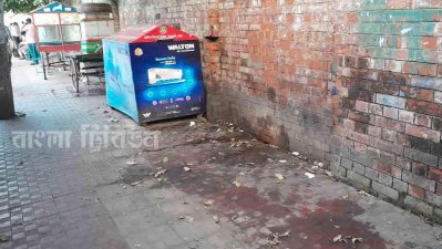 পাবলিক টয়লেটের অভাবে ভোগান্তিতে লাভ রোডের পথচারীরা