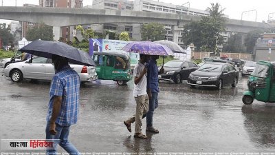 ঘূর্ণিঝড়ের প্রভাবে রাজধানীতে বৃষ্টি, সড়কে গাড়ি চলাচল কম