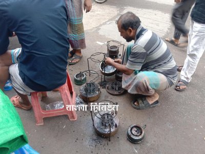 ঝড়ের ঝক্কি কাটিয়ে কাজে ফিরেছেন স্বল্প আয়ের মানুষ