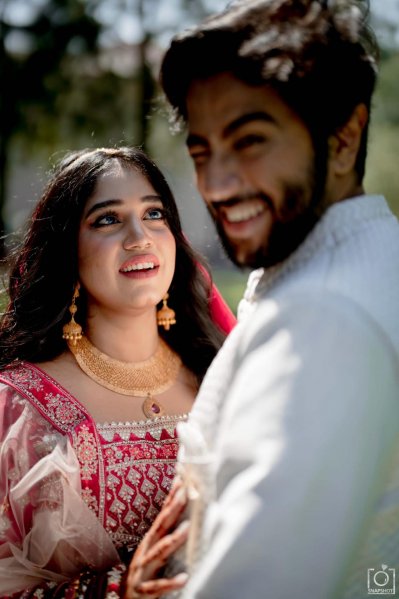 চা বাগানে ঘেরা উন্মুক্ত মঞ্চে প্রীতম-শেহতাজের মালাবদল