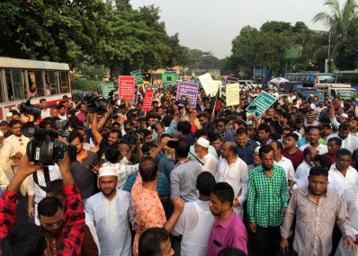 স্পিকারের কাছে স্মারকলিপি দেওয়ার আগে মানিক মিয়া এভিনিউতে জড়ো হন সোহেল তাজের সমর্থকরা