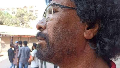 আহত চিত্র সাংবাদিক এম সাদেক