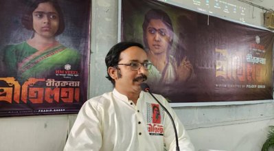 ইডেন কলেজে বক্তব্য রাখছিলেন নির্মাতা প্রদীপ