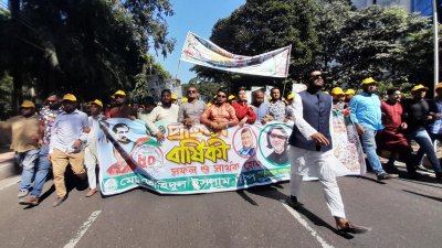 দলে দলে মিছিল নিয়ে মহাসমাবেশে যুবলীগের নেতাকর্মীরা