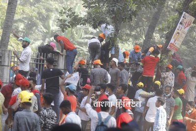 যুবলীগের সমাবেশস্থল ছেড়ে যাওয়ার চেষ্টা করেন অনেকে