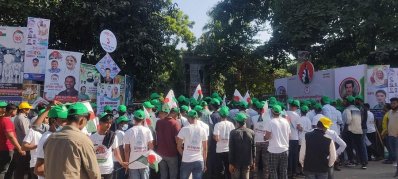 দলে দলে মিছিল নিয়ে মহাসমাবেশে যুবলীগের নেতাকর্মীরা