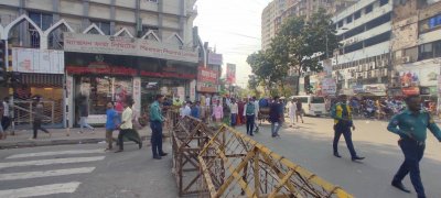 গণপরিবহন কম, সমাবেশের জন্য বন্ধ বেশকিছু সড়ক