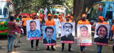 দলে দলে মিছিল নিয়ে মহাসমাবেশে যুবলীগের নেতাকর্মীরা