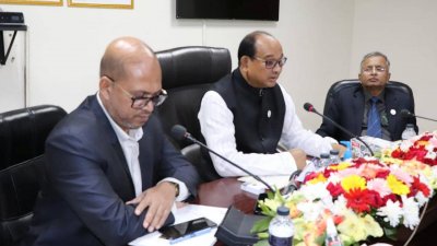 চুক্তি সই অনুষ্ঠানে রেলমন্ত্রী নূরুল ইসলাম সুজন 