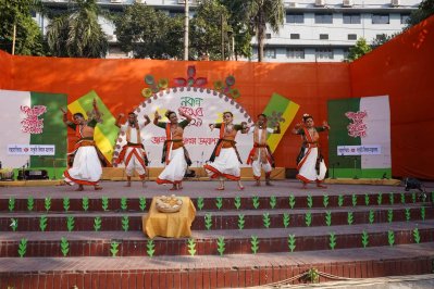 রাজধানীর নবান্ন উৎসবে বাহারি পিঠার সঙ্গে কবিতা-গান
