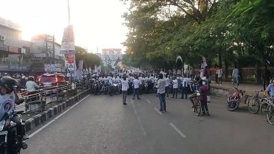 দলে দলে আসছেন নেতাকর্মীরা