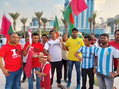 কাতারের রাস্তায় রাস্তায় দেখা মেলে সমর্থকদের