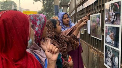 তাজরীন গার্মেন্টসের সামনে নিহতদের স্মরণে আলোকচিত্র প্রদর্শনী