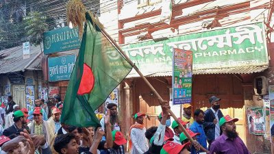 নেতাকর্মীদের পদচারণায় মুখর বিএনপির সমাবেশস্থল