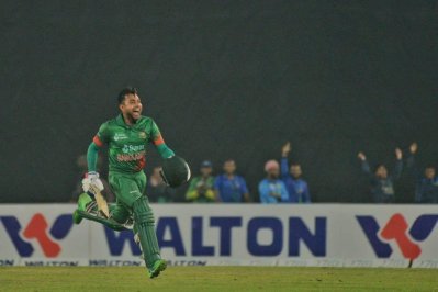 বিশ্বাসের ভেলায় চড়ে অবিশ্বাসের দেয়াল ভাঙলেন মিরাজ
