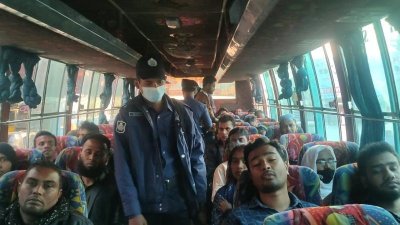 গণপরিবহনে তল্লাশি