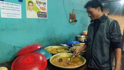 বাকিতে খেতে দিয়ে বিপাকে পড়েছেন শফিকুল ইসলাম