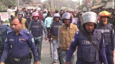 পুলিশি ব্যারিকেডে হলো বিএনপির বিক্ষোভ সমাবেশ