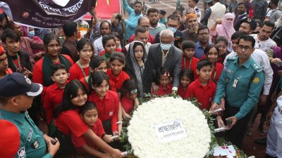 শহীদ বুদ্ধিজীবীদের প্রতি সর্বস্তরের মানুষের শ্রদ্ধা