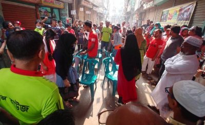 চেয়ার খেলায় অংশ নিয়েছিল পুরান ঢাকার তরুণীরা