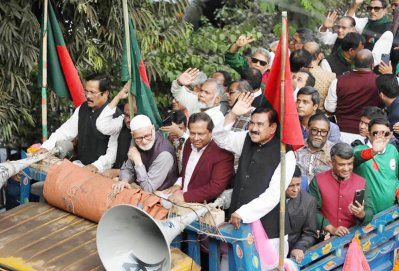 আওয়ামী লীগের বিজয় শোভাযাত্রায় কেন্দ্রীয় নেতারা