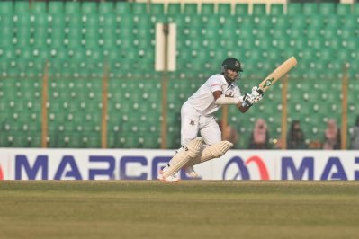 দিন শেষে অপরাজিত আছেন সাকিব আল হাসান।