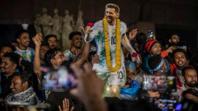 ছবিতে রাজধানী ঢাকায় মেসির বিশ্বজয়ে ভক্তকুলের উচ্ছ্বাস