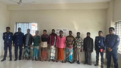 সুন্দরবন পূর্ব বন বিভাগের শরণখোলা ও চাঁদপাই রেঞ্জ এলাকা থেকে ১১ জেলেকে উদ্ধার করেছে পুলিশ