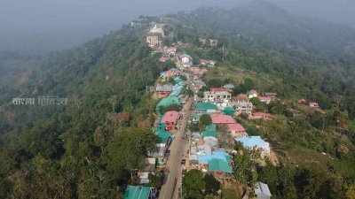পর্যটকদের পদচারণায় মুখর রাঙামাটি