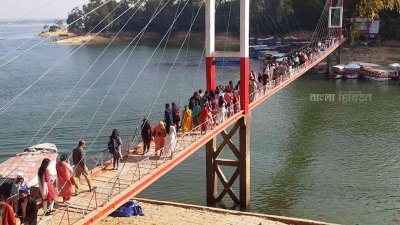 পর্যটকদের পদচারণায় মুখর রাঙামাটি