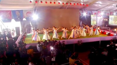 সাংস্কৃতিক অনুষ্ঠানে গানে সুর মেলালেন শেখ হাসিনা